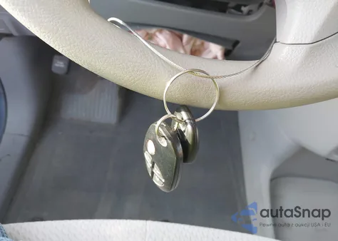 2014 Toyota Sienna Le V6 8 Passenger z USA, uszkodzony, nr VIN 5TDKK3DC1ES410979